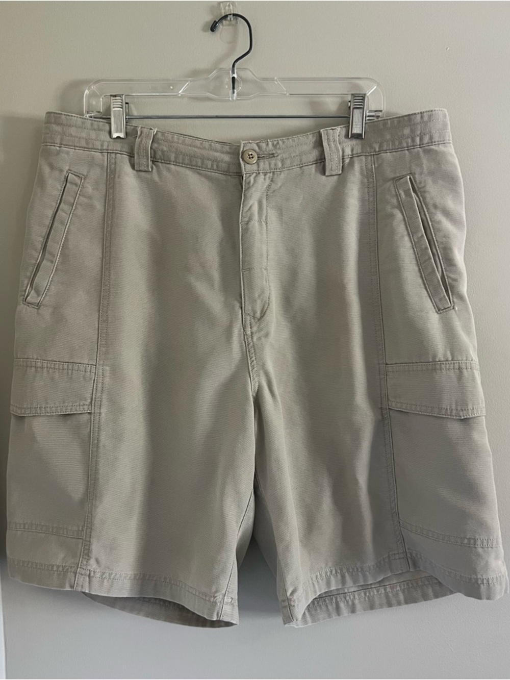 Tommy Bahama Men's Cargo Shorts in Khaki Size: 36 MSRP: $125.00